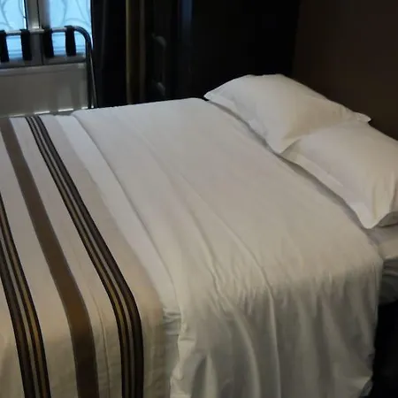 Star Champs-elysees 4*