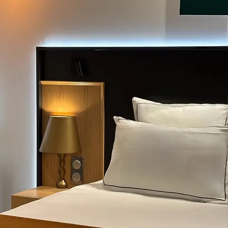 Star Champs-elysees فندق 4*