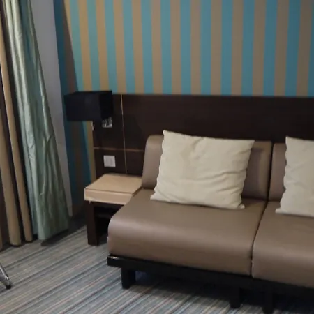 Star Champs-elysees فندق 4*