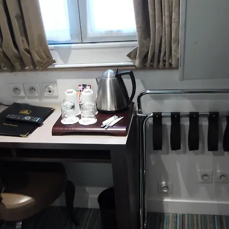 Star Champs-elysees 4*