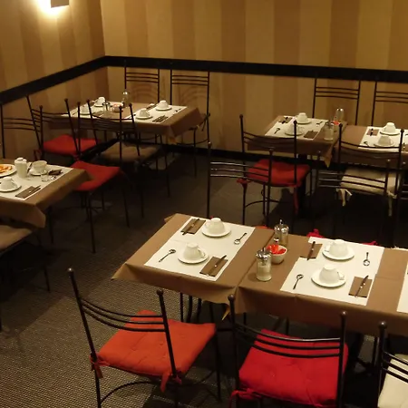 Star Champs-elysees 4*