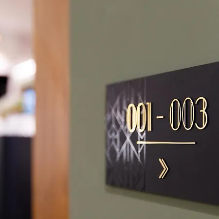 Star Champs-elysees 4* باريس