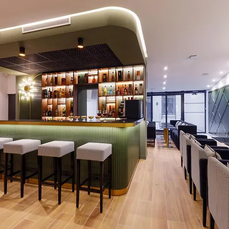 Star Champs-elysees باريس