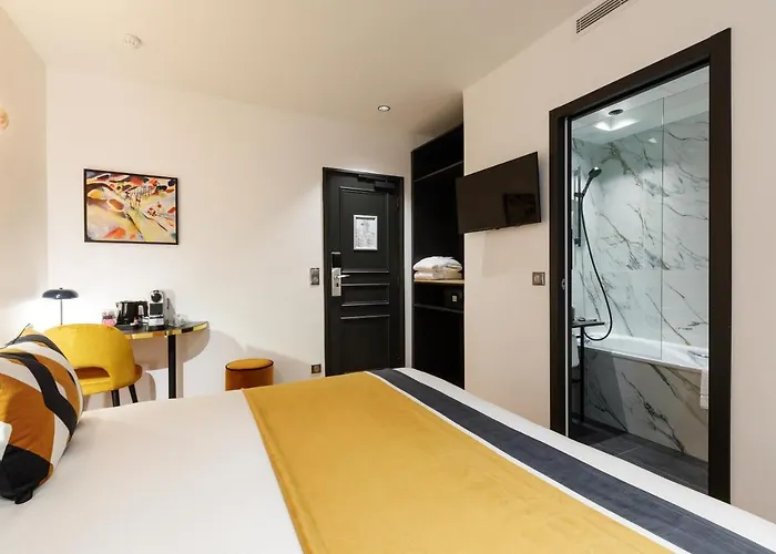Star Champs-elysées Hotel 4*