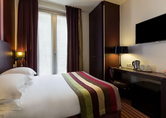 Star Champs-elysées Paris