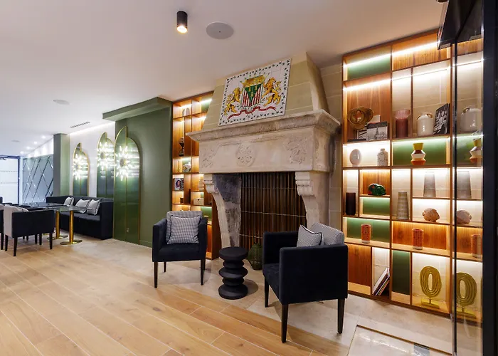 Star Champs-elysées Hotel 4*