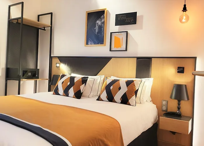 Star Champs-elysées Paris