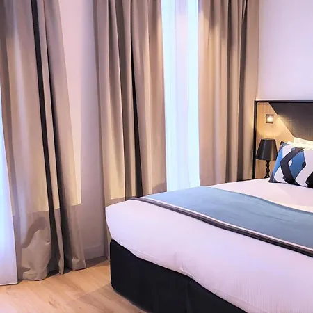 Star Champs-elysees 4* פריז