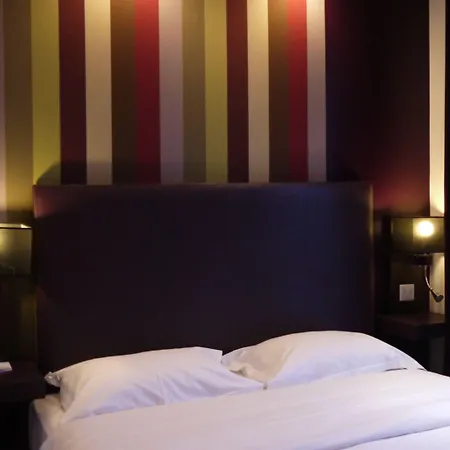 מלון Star Champs-elysees 4*