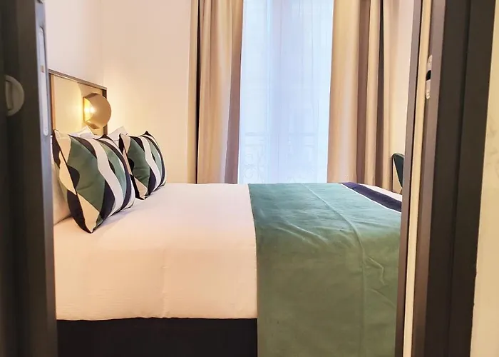 Star Champs-elysées Hotel 4*