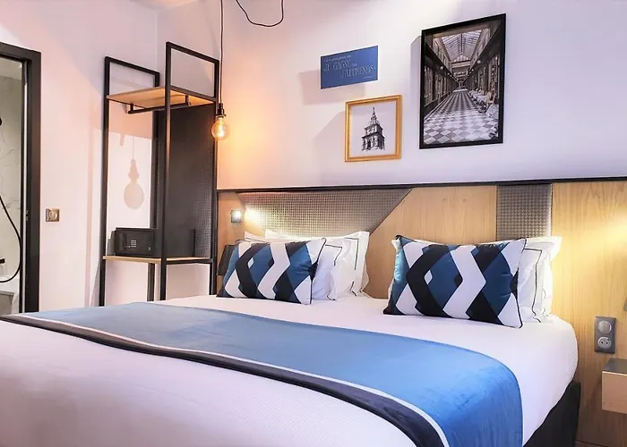 Star Champs-elysées Hotel 4*