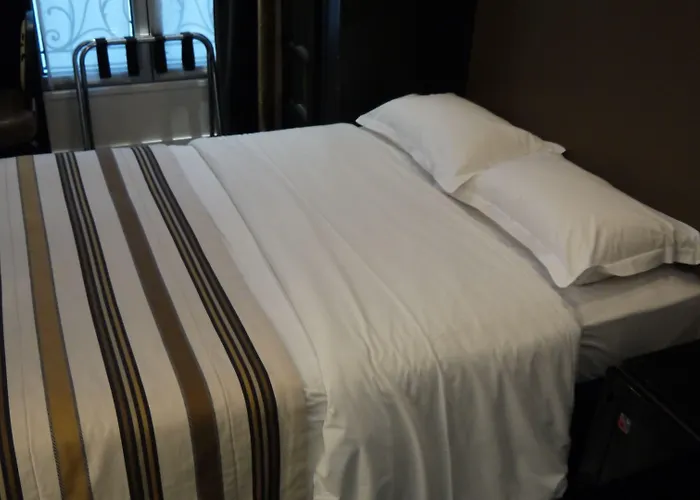 Hotel Star Champs-elysées Parigi