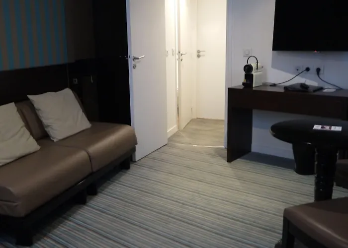 Star Champs-elysées Hotel 4*